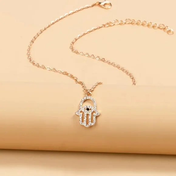 🔥 Golden Hamsa Hand Necklace 🔥 - Picture 2 of 3